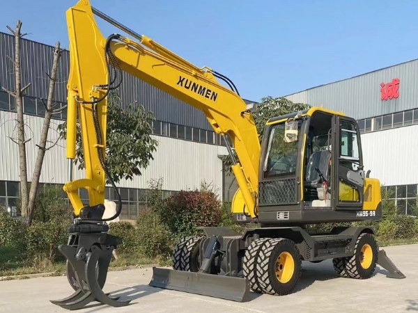 梁山客戶購買95抓木機  師傅送貨上門,現(xiàn)場教學(xué)，包教包會